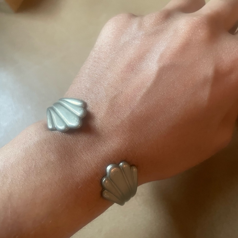 Vintage Shell Design Adjustable Cuff Bracelet Ban… - image 2